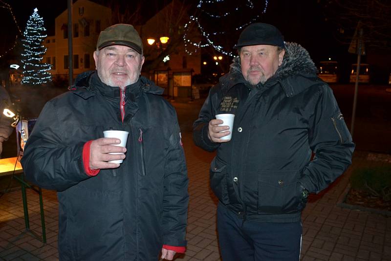 Koledy se zpívaly také v Lánech.