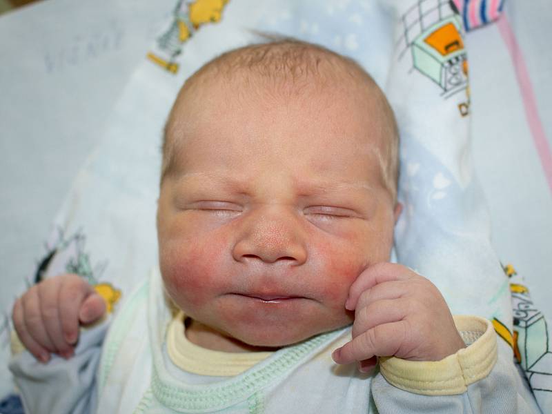 EDUARD VIŠŇÁK, VELVARY. Narodil se 19. prosince 2019. Po porodu vážil 3,65 kg a měřil 51 cm. Rodiče jsou Barbora Soukupová a Pavel Višňák. (porodnice Slaný)