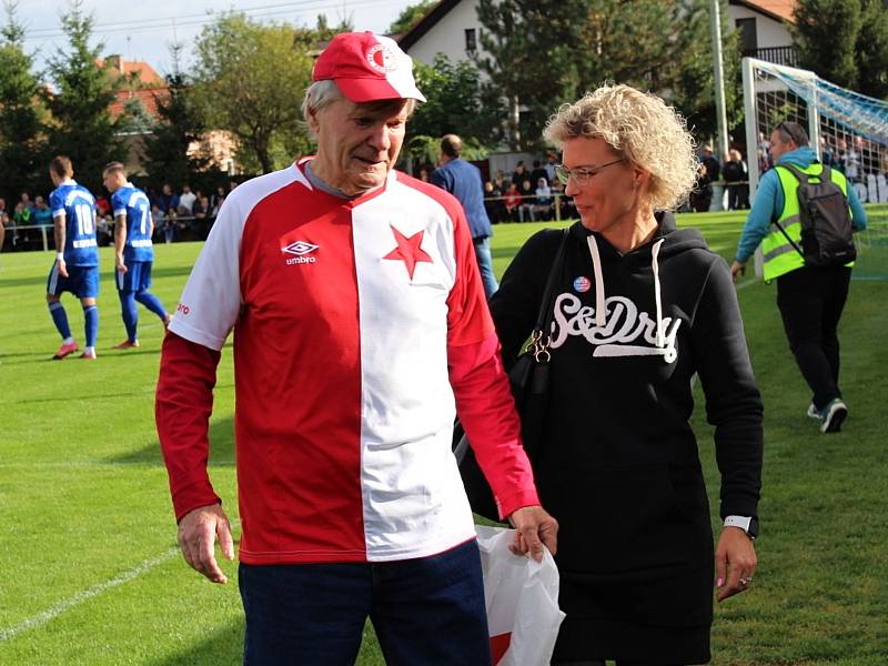 Fotbalová bomba tikala ve Velvarech, domácí ji ale neodpálili úplně a Slavia zápas o postup do osmifinále MOL Cupu zachránila. Vyhrála 4:2.