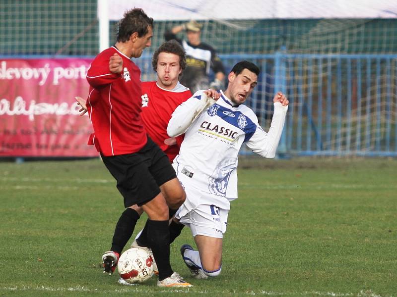 Kladno přenechalo důležité body Měcholupům // SK Kladno -SK Horní Měcholupy 1:3 (0:2) , utkání 14.k. CFL. ligy 2012/13, hráno 10.11.2012