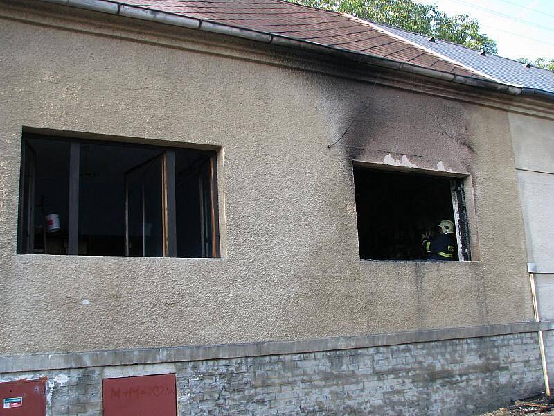 Likvidace požáru v ulici Sokola Tůmy v Kladně-Švermově