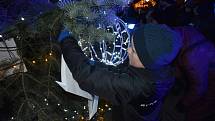 Kladenské Vánoce rozsvítily tisíce světel a Pohádkový strom splněných přání.