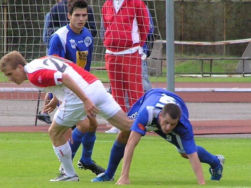 V letní přípravě ještě Bořek Dočkal (vlevo) nastoupil za Slavii, teď už ale on i Jiří Jeslínek (nad Dočkalem) hájí společně barvy Kladna. Sejdou se také v reprezentačním dresu ČR do 21 let. 