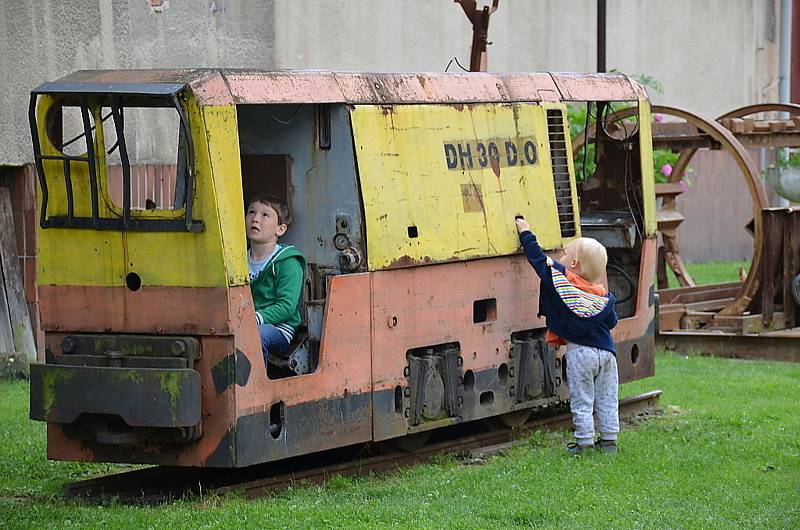 Z prvního ročníku amatérské burzy minerálů v Hornickém skanzenu Mayrau