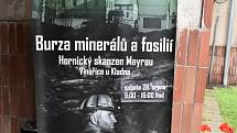 Burza minerálů a fosílií v hornickém skanzenu.