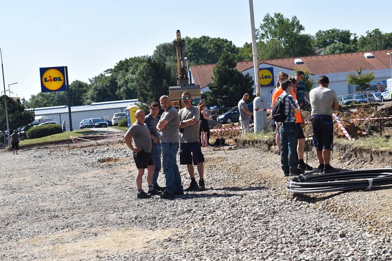 Tisíce lidí v Kladně a okolí jsou bez internetu. Zloději ukradli kabel.