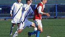 U míče Jan Pázler //  SK Kladno -  FK Kunice  2:2 (1:0) , utkání 14.k. CFL. ligy 2011/12, hráno 12. 11. 2011