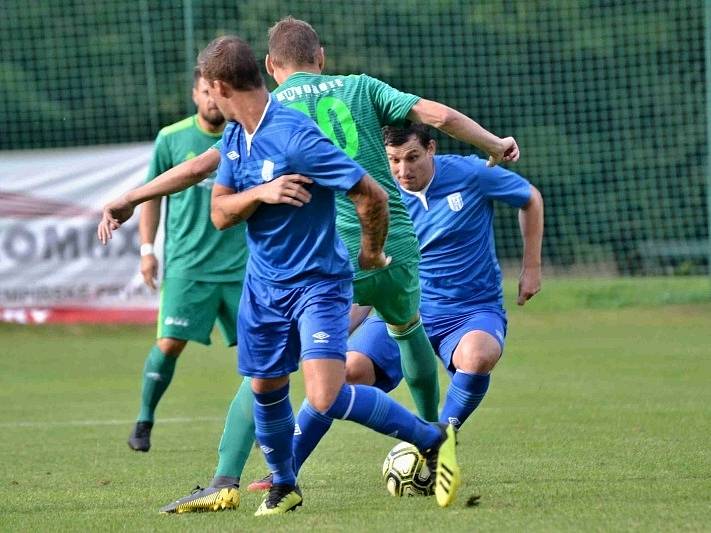 I. A třída: Doksy (v modrém) nečekaně přehrály doma Podlesí 3:1.