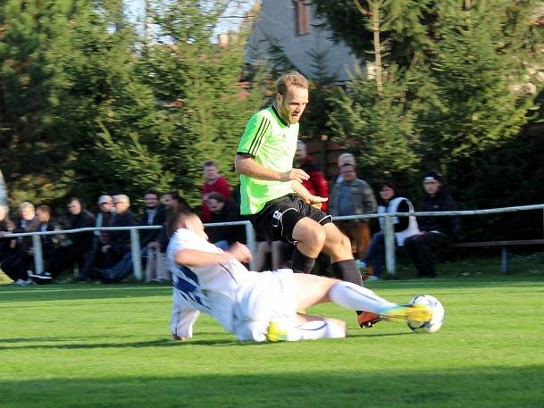 Velvary (v zeleném) přehrály doma Kladno 2:0. 