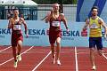 Matěj Krsek (ve žlutém) zvládl finálový závod na 400 metrů parádně s porazil i dvojici Dukláků Maslák - Šorm