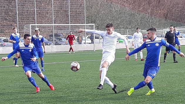 Velvary (v modrém) vyhrály v Trutnově nad Libercem B 1:0.