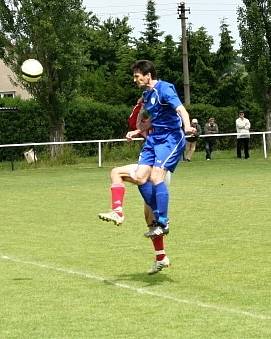 Hřebeč (v červeném) - Velká Dobrá 2:1. 