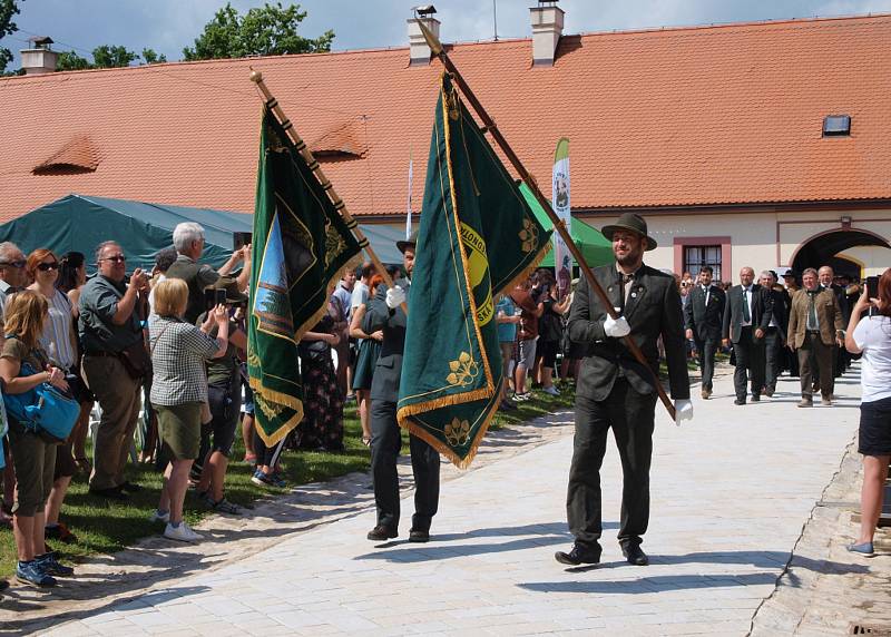 Myslivci z Unhoště na Národních mysliveckých slavnostech v zámku Ohrada.