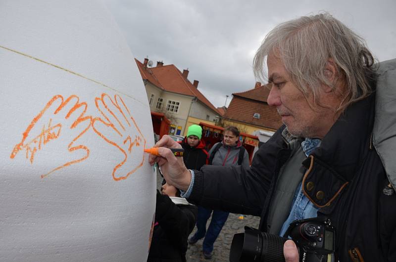 Vajíčkobraní aneb největší světové tvrdovaječnické slavnosti ve Velvarech.