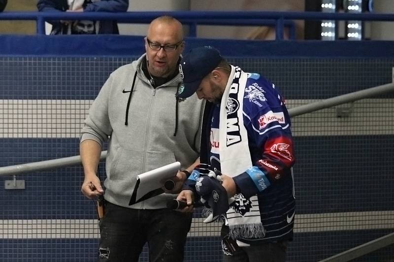 Hokejová, extraliga: Kladno (v bílém) hostilo Hradec Králové. Dan Adam