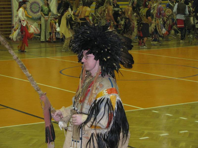 Indiáni obsadili Kladno. Fotografie ze 14. ročníku Czech Pow Wow, což je festival přívrženců severoamerické indiánské kultury.