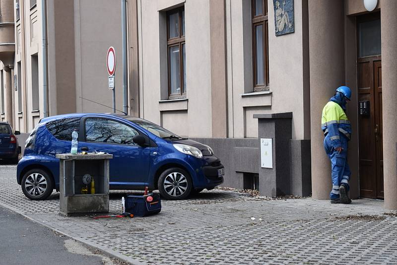 V Ouvalově ulici ve Slaném někdo poškodil uzávěr plynu, plynaři závadu neprodleně odstranili.