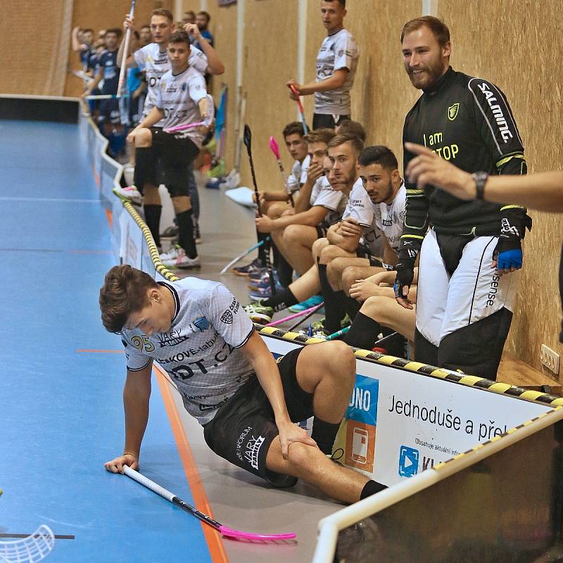 KANONÝŘI KLADNO – FB HURRICAN KARLOVY VARY 8:5., 1.liga mužů, 14. 10. 2018