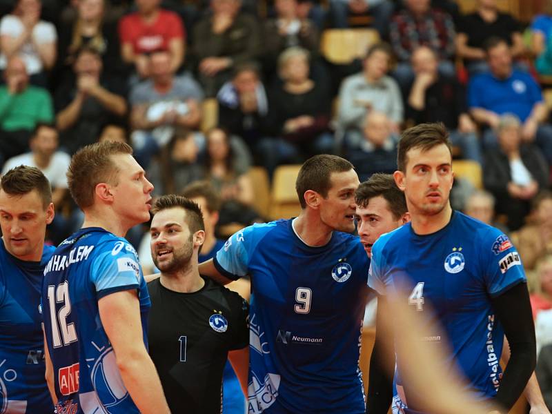 Bojovné Benátky favorita potrápily, Kladno ale v euforii vítězí 3:1 // Kladno volejbal cz –  VK Benátky nad Jizerou  3 :1  ( – 21, 18,  20, 19 ), Extraliga volejbalu, Kladno, 10. 12. 2016