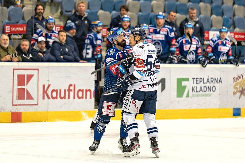 Hokejová extraliga: Kladno (v modrém) poprvé v sezoně porazilo Vítkovice, v prodloužení je udolalo 4:3. Co si se soupeřem řekl Ladislav Zikmund?