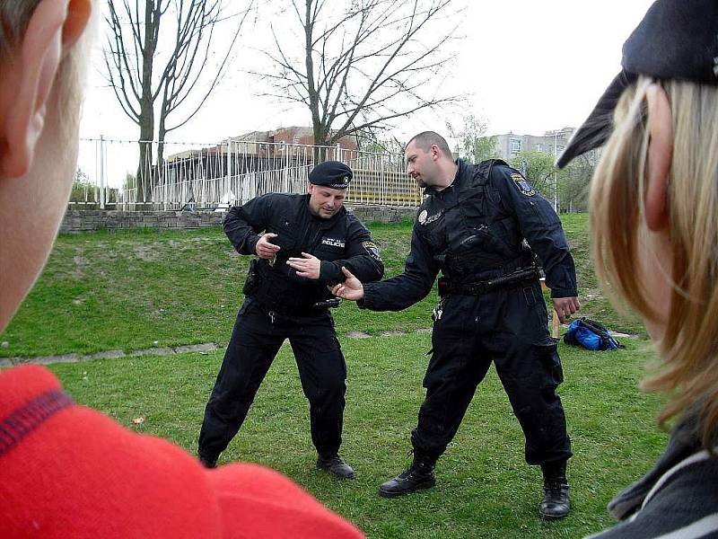 Žáci Základní školy v Brjanské ulici v Kladně ve středu prožili Den s městskou policií Kladno.