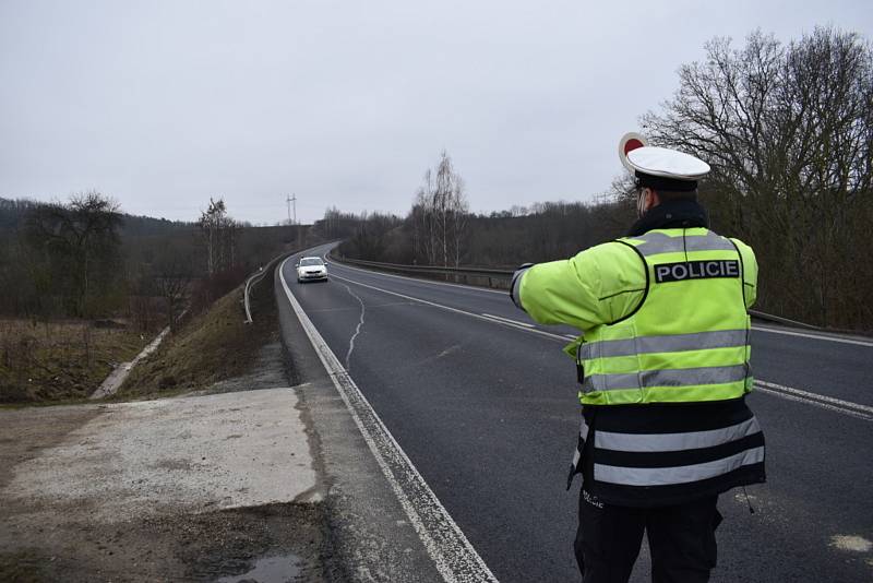 Policisté obestavěli hranice Kladenska, lidé nařízení vesměs dodržují.