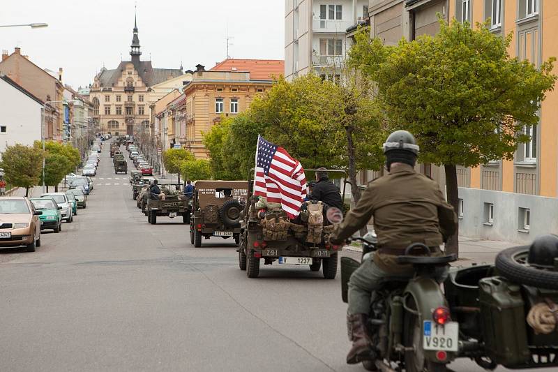 Setkání klubů vojenské historie ve Slaném.