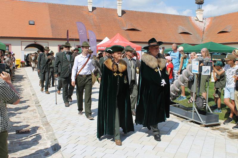Myslivci z Unhoště na Národních mysliveckých slavnostech v zámku Ohrada.