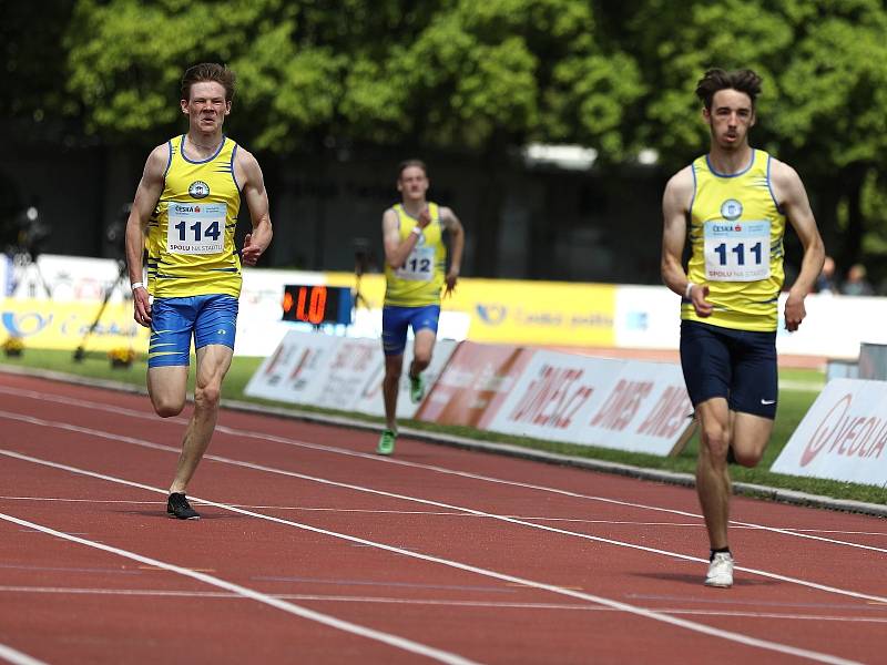 Atletický mítink Spolu na startu v Kladně. Domácí Dan Lehár (vpravo) vyhrál 200 metrů.