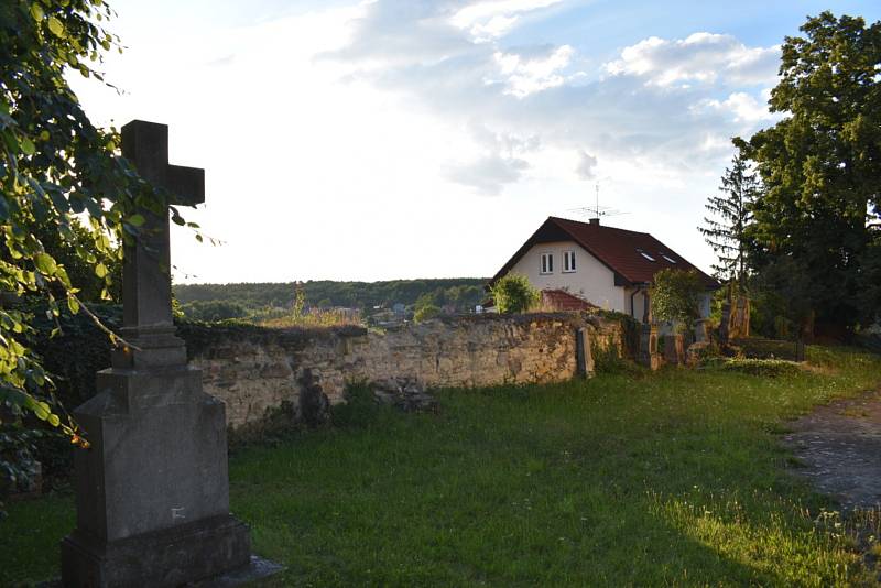 Kostel sv. Mikuláše ve Vrapicích je obestřen tajemstvím.