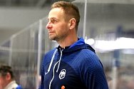 Pavel Skrbek ještě jako asistent trenéra hokejového Kladna. Bude v této roli ještě pokračovat? 