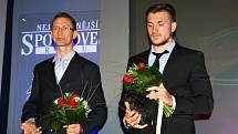 Vyhlášení Nejúspěšnějších sportovců Středočeského kraje v Příbrami. Vlevo absolvent Ironmana František Bulava, vedle olympijská naděje Česka ve veslování Martin Fuksa.