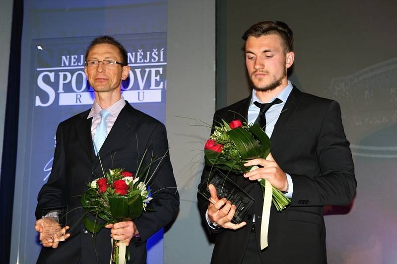 Vyhlášení Nejúspěšnějších sportovců Středočeského kraje v Příbrami. Vlevo absolvent Ironmana František Bulava, vedle olympijská naděje Česka ve veslování Martin Fuksa.