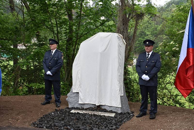 Odhalení pomníku obětem vlakového neštěstí v Zákolanech.