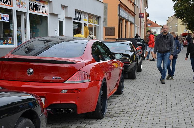 Spanilá jízda veteránů projela Kladenskem i Rakovnickem.