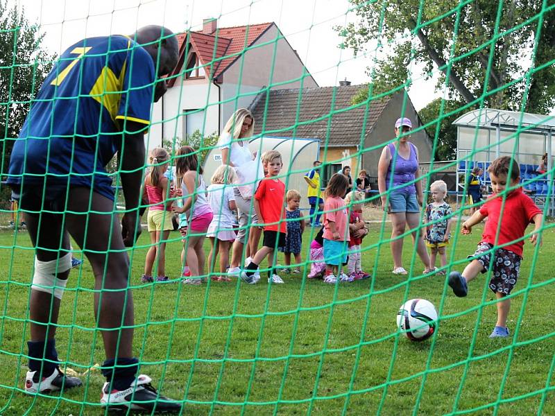 Den sportu a zábavy na fotbalovém hřišti v Unhošti.