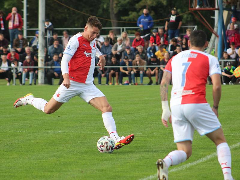 Třetiligový Slovan Velvary přivítal v rámci MOL Cupu mistrovskou Slavii Praha.