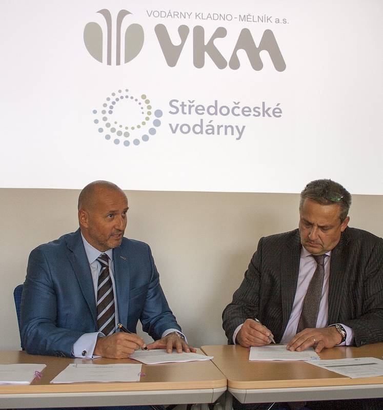 Podpis smlouvy o koupi třetinového podílu společností Vodárny Kladno - Mělník od společnosti Středočeské vodárny, a.s. (SVAS).