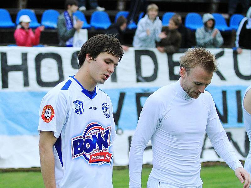 Posmutnělí Antonín Holub a Ondřej Szabo. SK Kladno - FC Slovan Liberec  1:2 (0:0) , utkání 30.k. Gambrinus liga 2009/10, hráno 15.5 .2010