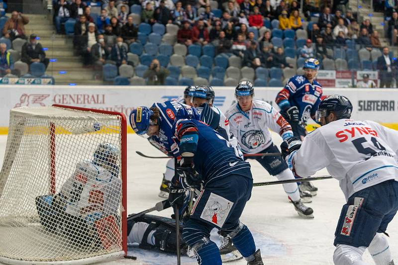 Rytíři Kladno (v modrém)  hostili v Chomutově Bílé tygry Liberec. (29.10.2021)