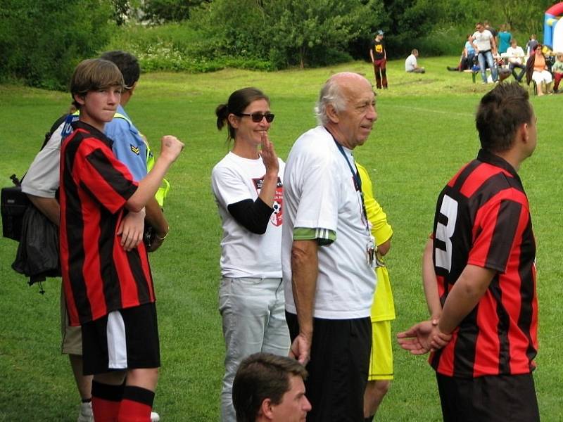 Sokol Zákolany slavil 100 let trvání. Moderovala zdejší celebrita Bára Štěpánová, přítomny byly také Ivan Hlas či elitní fotbalisté minulosti Ivan Hašek nebo Ladislav Vízek a jeho Kozlovna. 