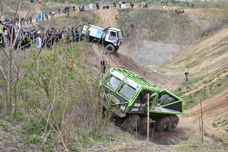 Truck trialové závody v pískovně Taum v Černuci