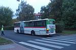 Úterní vážná nehoda autobusu s chodcem v Kladně-Kročehlavech