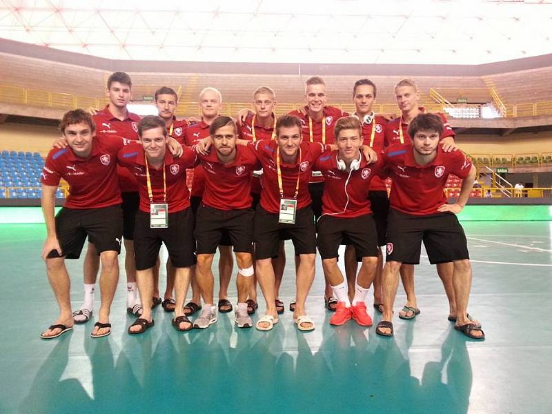 Český akademický futsalový tým před zápasem MS 2016 s Novým Zélandem.