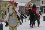 Mikulášská jízda na koních centrem Kladna, neděle 5. prosince.