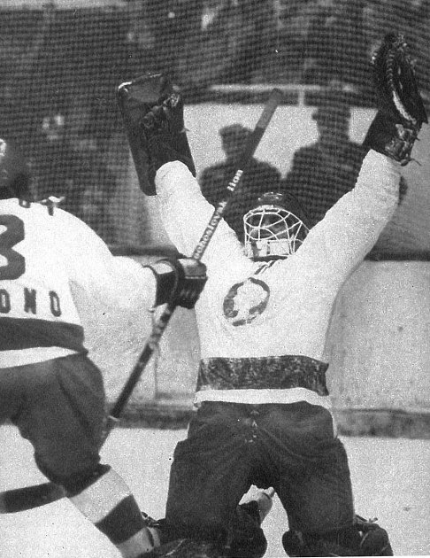 Triumf Kladna v PMEZ v roce 1979. Brankář Miroslav Krása po posledním zákroku utkání