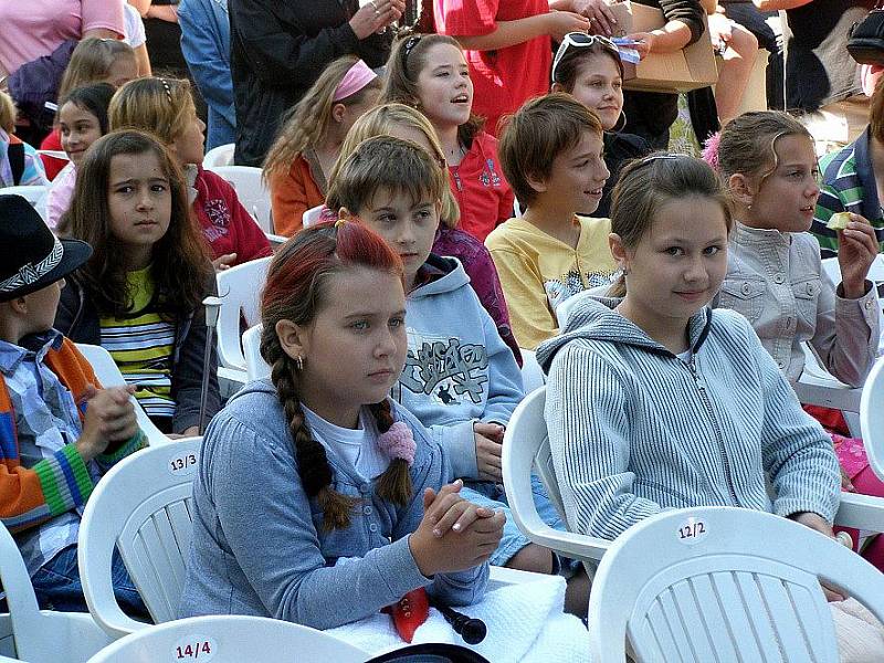 Kladenské děti se se školním rokem rozloučily akcí Hurá na prázdniny.