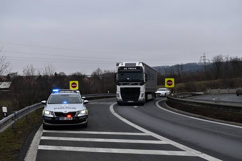 Policisté obestavěli hranice Kladenska, lidé nařízení vesměs dodržují.