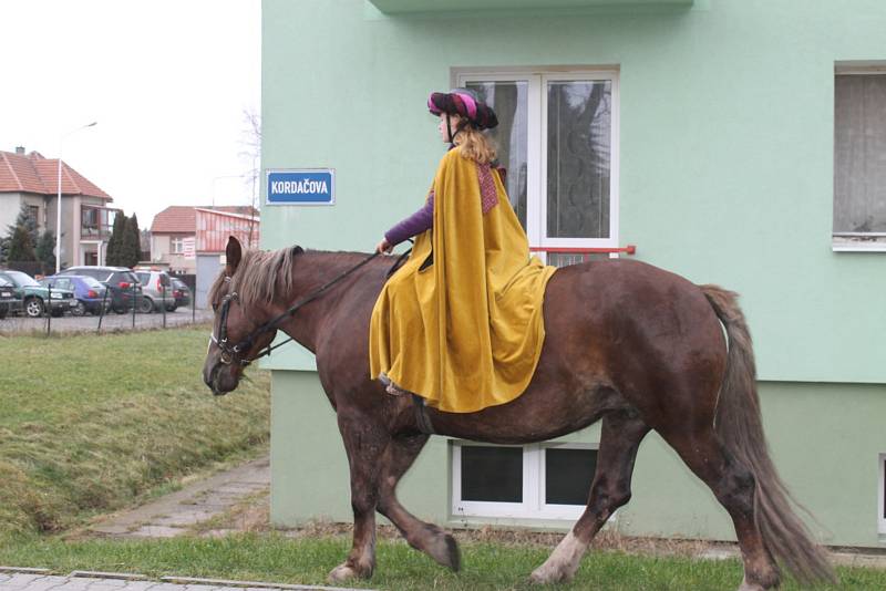 Tříkrálový průvod prošel Kladnem, přilákal stovky lidí.