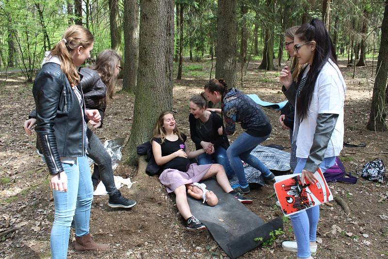 Studenti Střední zdravotnické školy Kladno soutěžili v poskytování první pomoci.